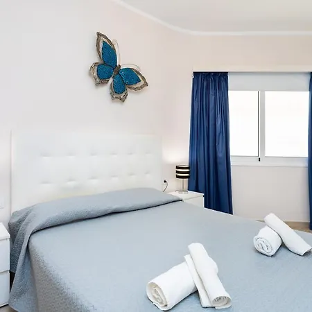 Soleado Vistas Al Mar Cristianos *