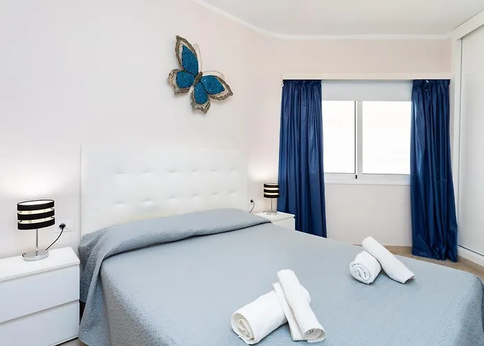 Soleado Vistas Al Mar Cristianos *